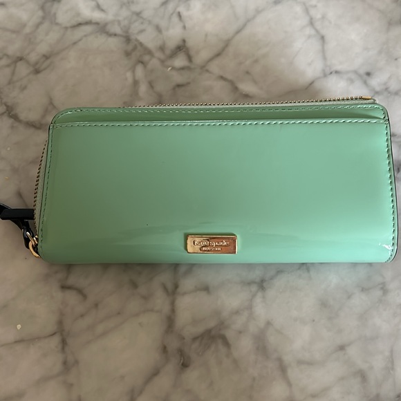 KATE SPADE patent leather wallet - Picture 2 of 10